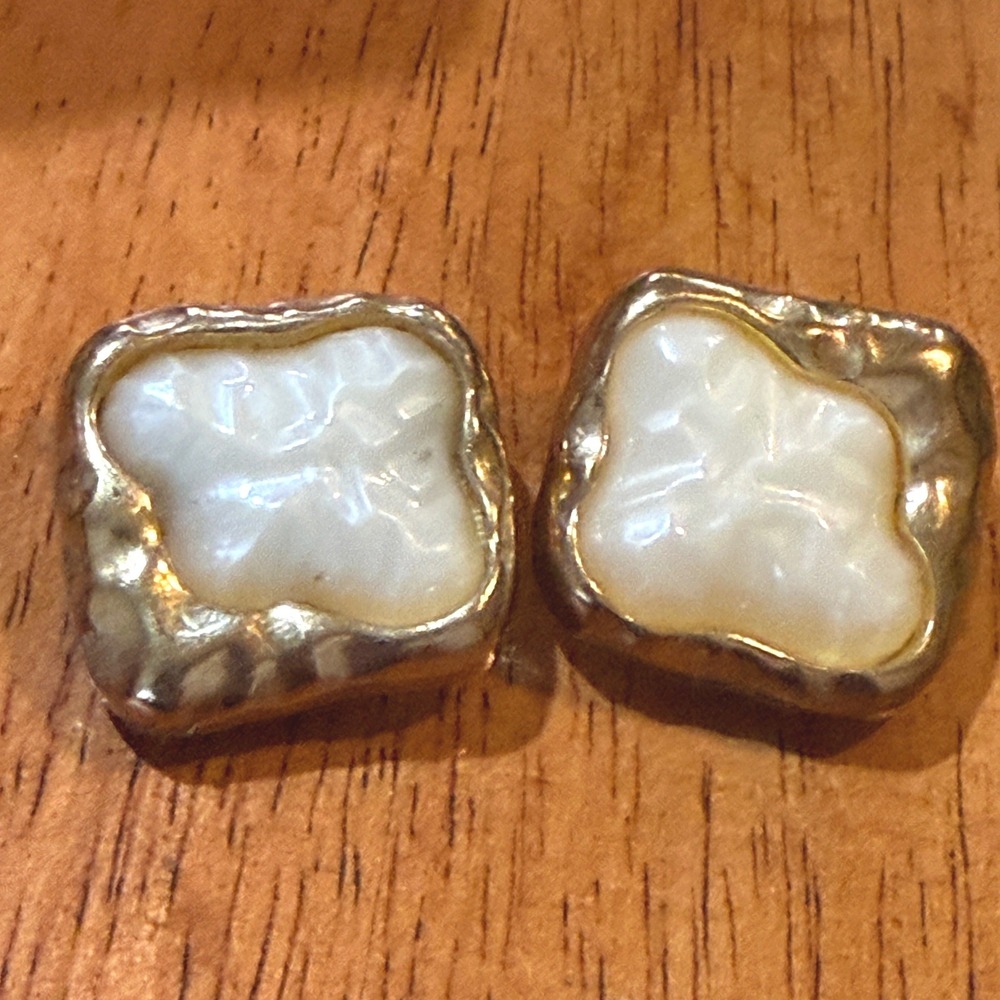 Vintage Gold Tone Pearlized Shell Chunky Square Clip On Statement Earrings MCM